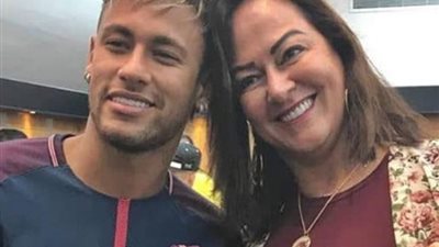 والدة نيمار تعيش قصة حب مع شاب عمره 22 عاما.. ونجم البرازيل يعلق