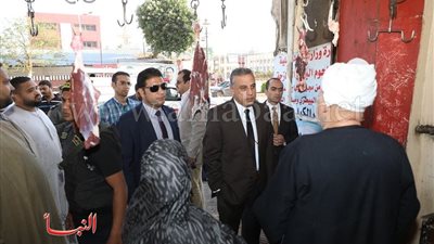 محافظ سوهاج يتفقد محلات الجزارة للاطمئنان على الأسعار وتوافر السلع الغذائية