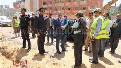 محافظ سوهاج يتفقد أعمال ترحيل خطوط مياه الشرب والصرف المعيقة لمسار كوبري الثقافة