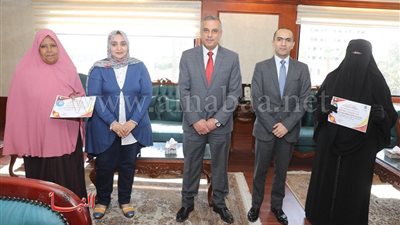 محافظ سوهاج يكرم الفائزات بمسابقة «الأم المثالية» على مستوى الديوان والوحدات المحلية