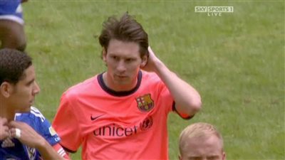 أحمد السيد يتحدث عن رفض ميسي إعطائه فانلة برشلونة