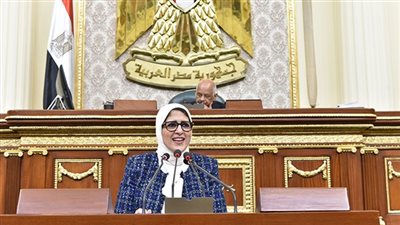 لأول مرة.. وزيرة الصحة تناقش خطة مواجهة فيروس كورونا بـ