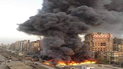 حريق هائل يلتهم معرض ملابس بمركز شباب ميت غمر (صور)