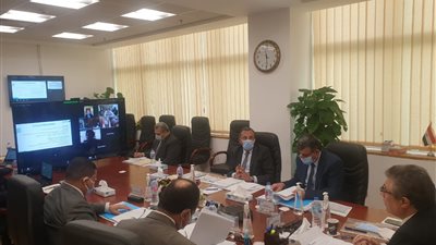 اجتماع وزير البترول مع رؤساء أبرز شركات القطاع 