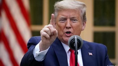 ترامب يشاهد أول رحلة تجارية إلى الفضاء