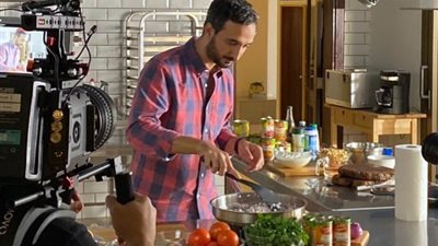 الشيف أحمد عزيز: هذه أفضل وصفات الطعام في الصيف