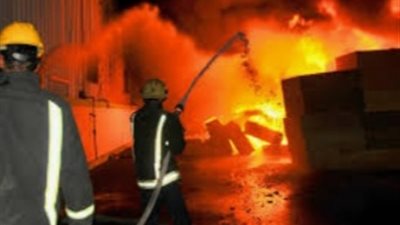 الدفع بـ3 سيارات إطفاء للسيطرة على حريق هائل في المعادي