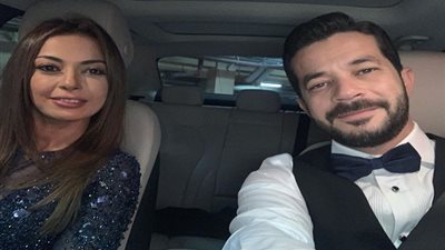 بشعر غريب.. داليا مصطفى تلتقط صورة مع زوجها بالإكراه