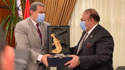 وزير القوى العاملة وحسن راتب يوقعان عقد برنامج 