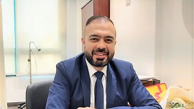 أحمد عاصم يوضح الفرق بين أعراض الحمل المبكرة وبين قدوم الدورة الشهرية