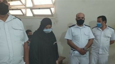 تأجيل محاكمة ربة منزل قتلت طفلي زوجها بالبحيرة.. اعرف التفاصيل 