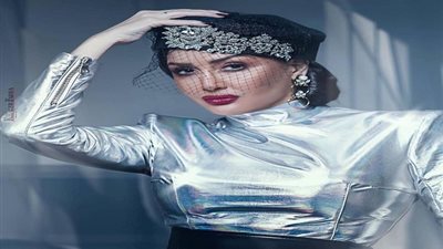 غادة عبد الرازق تشكو من الحرارة في شهر العسل (فيديو)