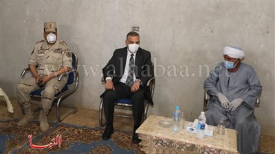 محافظ سوهاج يؤدي واجب العزاء لأسرة الشهيد 