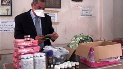 مداهمة مركز لبيع الأدوية في الشرقية واكتشاف مخالفات جسيمة (صور)
