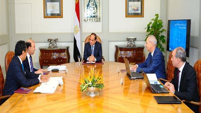 الرئيس يجتمع بـ 