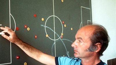 بايرن ميونيخ يعلن وفاة مدربه السابق كرامر