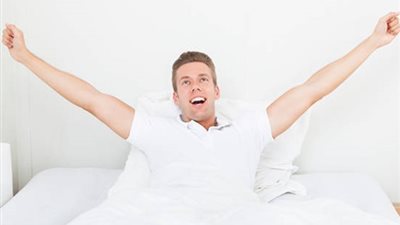 10 طرق صحية للإستيقاظ من النوم بشكل مثالي