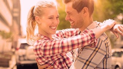 تعرفى على فوائد العناق بين الزوجين