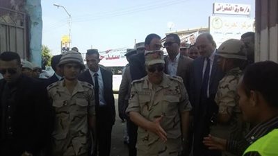 بالصور..قائد قوات الدفاع الجوي ومحافظ بني سويف يتفقدان اللجان الانتخابية