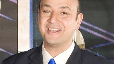 عمرو أديب يفجر مفأجاة حول اتفاقية مصر وفرنسا لشراء حاملتي ميسترال