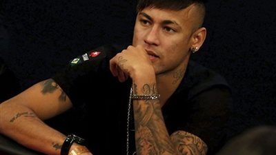 والد نيمار يهدد برشلونة برحيل نجله