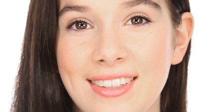 أحمر الشفاه اللماع الاختيار الأنسب للمراهقات