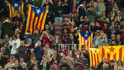 الإتحاد الأوروبي لكرة القدم يعاقب برشلونة