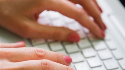 سيدة في جنوب أفريقيا تعرض ابنها للبيع على الانترنت