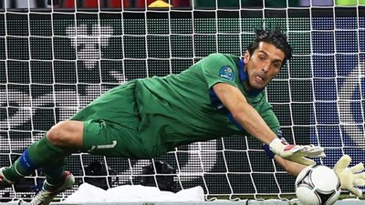 بوفون وموراتا يبحثان عن دخول التاريخ امام بروسيا مونشنجلادباخ