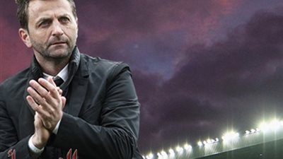 أستون فيلا يعلن الاستغناء عن خدمات مدربه شيروود