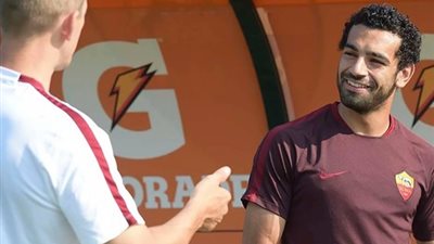 محمد صلاح أساسيا فى مباراه صافرات الاستهجان