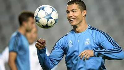 رونالدو يلطف أجواء الكلاسيكو برسالة رقيقة إلى ميسي