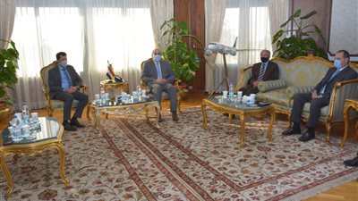وزير الطيران المدنى يلتقى وزير الشباب والرياضة و رئيس الاتحاد الدولي لكرة اليد