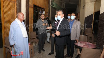 محافظ سوهاج يفاجئ الكافيهات والمقاهى بجولة تفقدية ويصدر تعليمات صارمة 