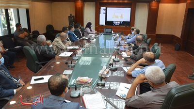 نائب محافظ سوهاج يبحث تطوير منظومة الشكاوى الحكومية وربطها بالمراكز التكنولوجية 