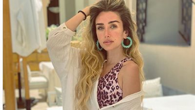 شاهد.. هنا زاهد تتألق بالأحمر في أحدث ظهور لها