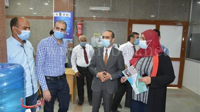 نائب محافظ سوهاج يتفقد المركز التكنولوجي لخدمة المواطنين بحي غرب