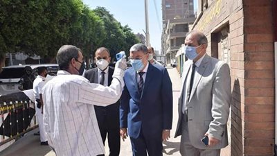 محافظ المنيا يتابع انتظام سير امتحانات الثانوية العامة بعدد من اللجان 