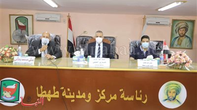 تفاصيل اجتماع محافظ سوهاج مع رئيس مدينة ومديري الإدارات