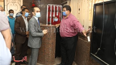 نائب محافظ سوهاج يتفقد المراكز التكنولوجية لخدمة المواطنين بحي شرق وأخميم