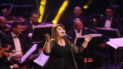 غادة وحسناء نجمتا كلثوميات على المسرح المكشوف