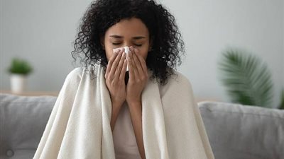 كيف يمكن أن تحميك نزلات البرد العادية من فيروس كورونا؟