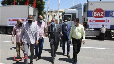 محافظ سوهاج يستقبل قافلة غذائية لدعم الأسر الأكثر احتياجًا