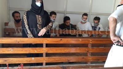 بالصور| محامى الفنانة عبير بيبرس المتهمة بقتل زوجها يفجر مفاجآت من داخل محكمة المعادى