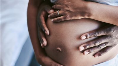 لماذا تعاني ذوات البشرة السوداء في الولادة أكثر من غيرهن؟!