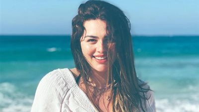 بالصور.. هنادي مهنى تطل بالأبيض في أحدث ظهور لها