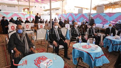 محافظ سوهاج يؤدي واجب العزاء لأسرتي الشهدين محمد شافع وعبد الرحمن جمال 