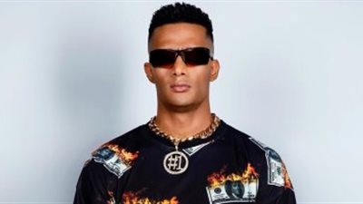 بالفيديو.. محمد رمضان يخطف الأنظار بظهوره على أكبر شاشة في 