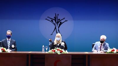 نيفين القباج تشهد احتفالية تكريم الرئيس السابق لبعثة الصليب الأحمر بمصر 