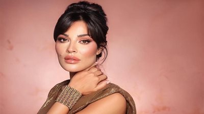 انفجار بيروت.. نادين نسيب: غطست في الدم ونزلت حافية 23 طابقا وهذه تفاصيل إصابتي